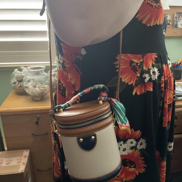 Neiman Marcus Equestrian Blue and White Vegan Leather Bucket Bag - Picture 2 of 6